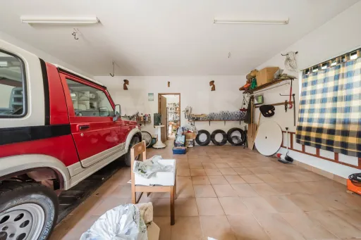 Propriedade única, a apenas 2 km de Alcobaça, com mais de 30.000 m² de terreno