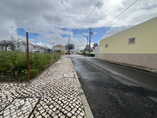 Terreno urbano para construção de moradia em Samora Correia