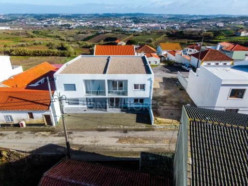 Moradia T3+1 Garagem, Logradouro e Vista Mar