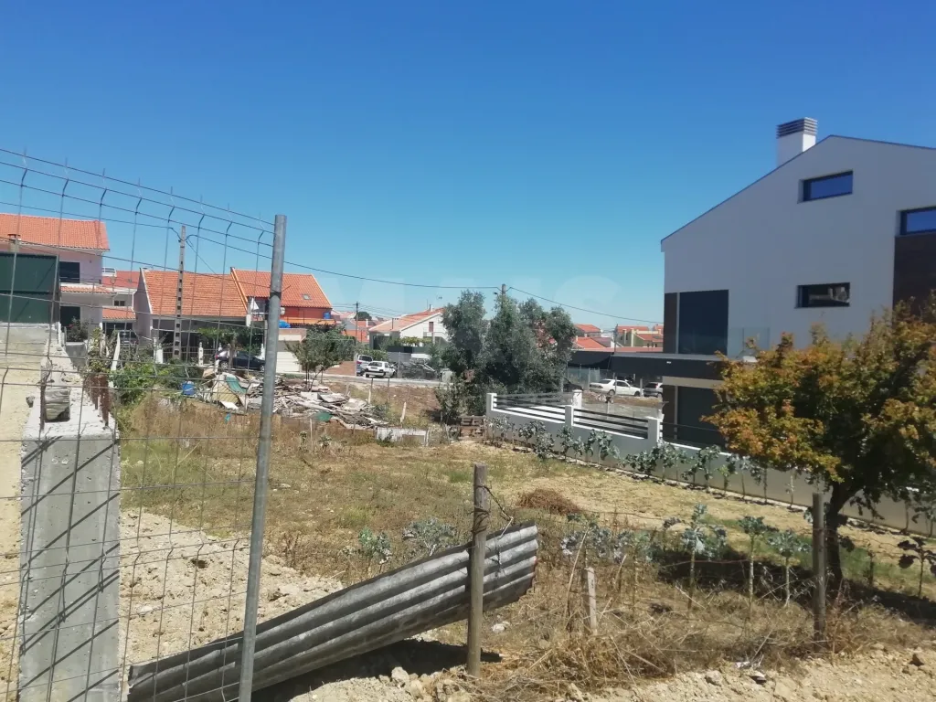 Lote de Terreno para construção de moradia no Bairro das Maroitas ( São João da Talha)