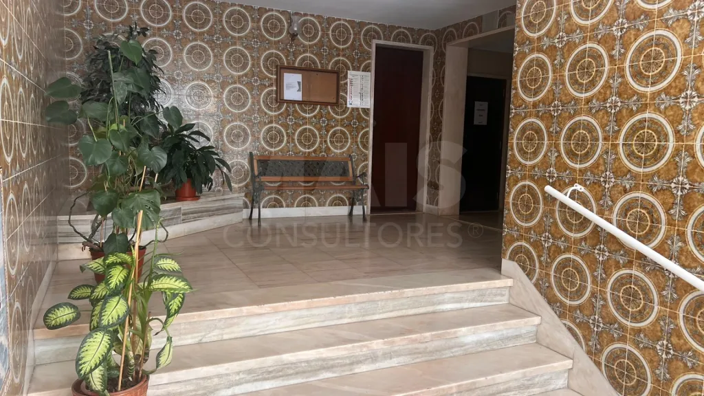T2 Remodelado com Varanda em Oeiras