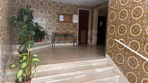 T2 Remodelado com Varanda em Oeiras