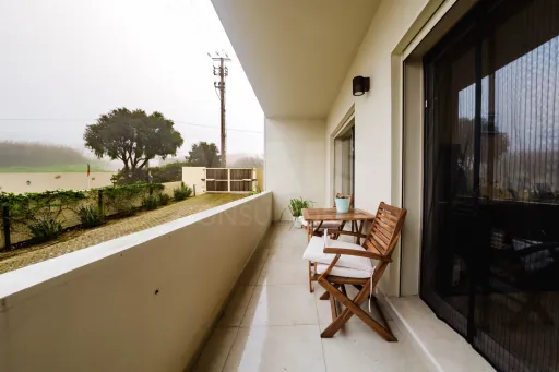 Apartamento T2 com terraço em condomínio privado perto da praia – Honeysands Residences, Areia Branca
