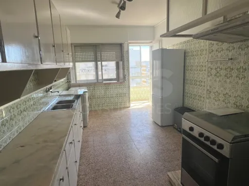 Excelente apartamento T4 na Portela de Sacavém
