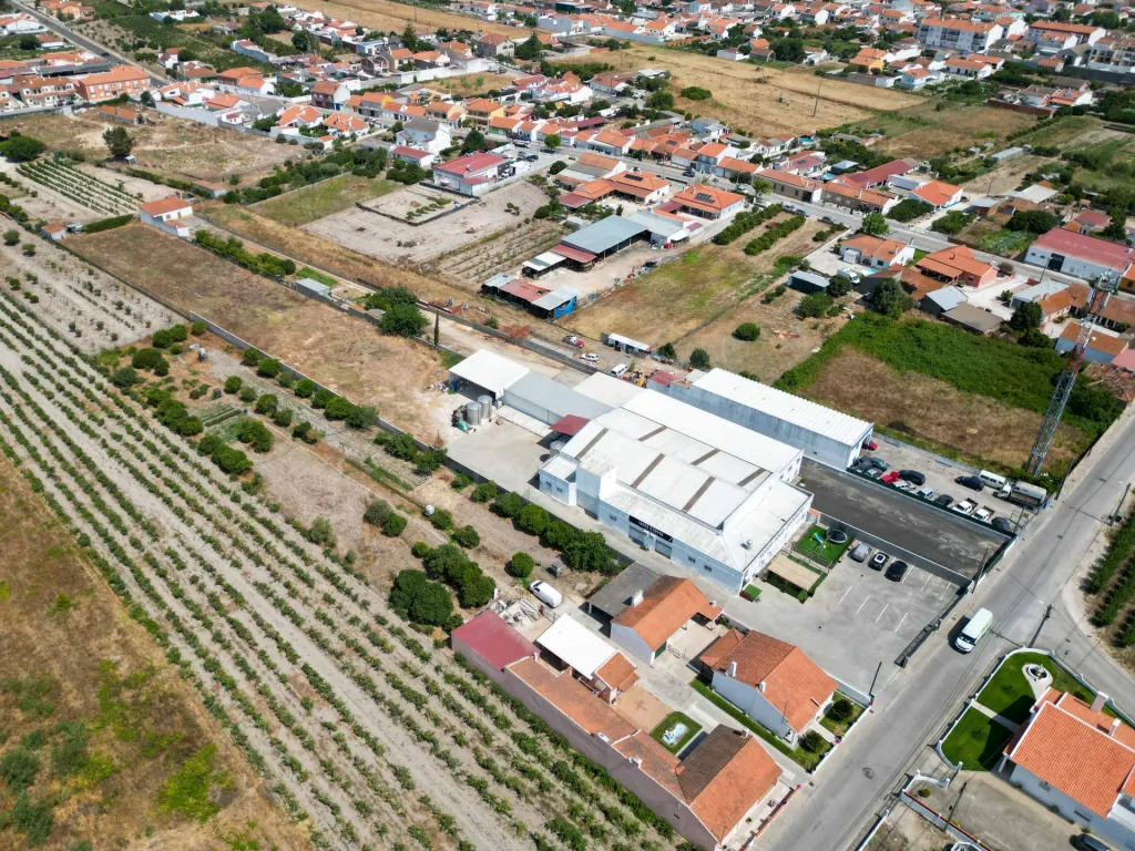 Imóvel com 2200m2 com Adega e restaurante equipado