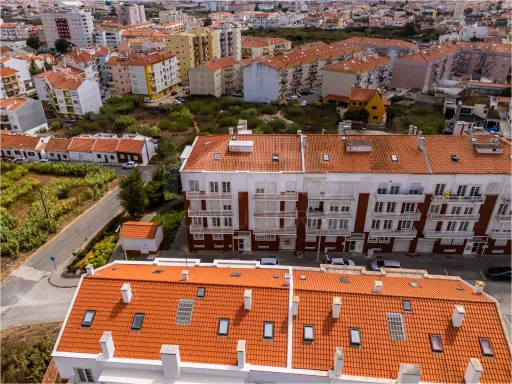 Apartamento T3 no centro de Peniche – 1º piso com elevador