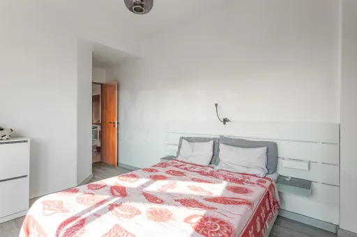 2-Bedroom Apartment with Excellent Potential | Sacavém | 5th Floor with Elevator