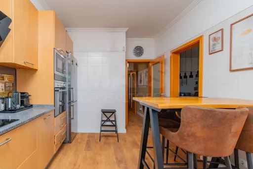Moradia T3 totalmente remodelada no Condomínio Villas de Samorena em Samora Correia