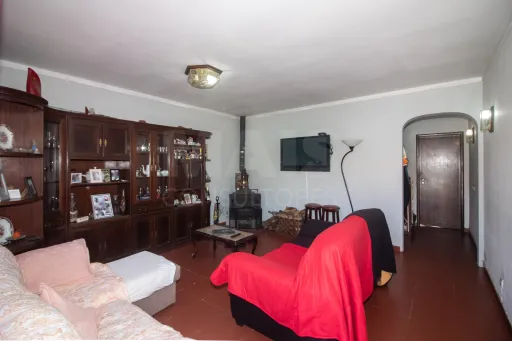 Moradia T2 Com logradouro Merceana