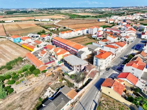 Apartamento T2 com Varanda & Parqueamento Privado, a 1 km da Praia da Consolação | Atouguia da Baleia – Peniche