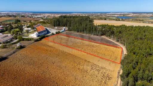 Parcela de terreno rústico de 4.700m2 em Atouguia da Baleia