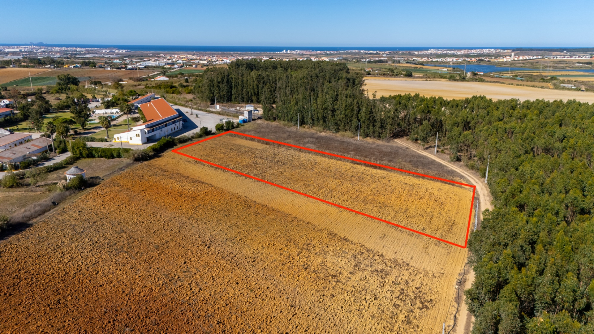 Parcela de terreno rústico de 4.700m2 em Atouguia da Baleia