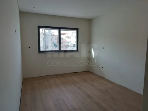 Apartamento T3 com varanda - Rinchoa - Rio de Mouro