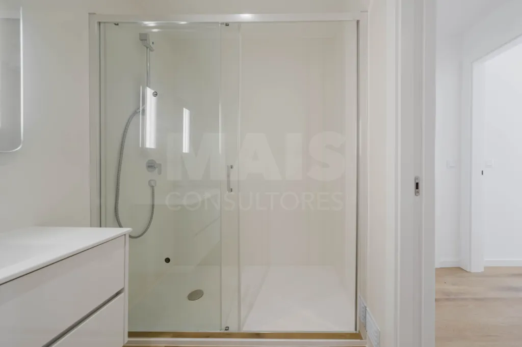 Apartamento T2 com 2 lugares de garagem