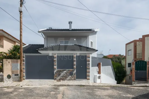 Moradia Isolada T4 Renovada — Abuxarda / Alvide, Cascais