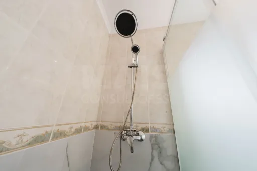 Moradia T3+1 pronta a habitar | Garagem fechada, pátio com churrasqueira e a 5 min das praias !