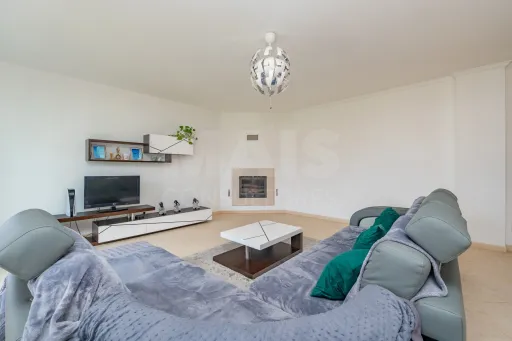 Apartamento T3 com 4 Varandas, Excelentes Áreas e Conforto Total – Praceta Tranquila, no Porto Alto em Samora Correia
