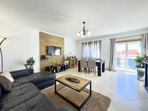 Apartamento T3 com suíte e garagem em Peniche