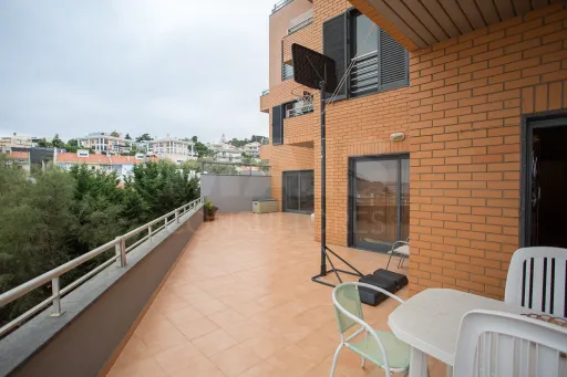 T3+1 Algés, duplex vista mar, condomínio fechado e piscina