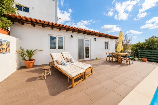 Moradia T2 com anexo T1, piscina e terreno de 1.000 m², em Torres Vedras
