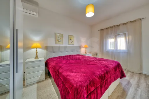 Viva com Espaço e Conforto: Moradia T4 com Anexo e Garagem em Coruche – Pronta a Habitar