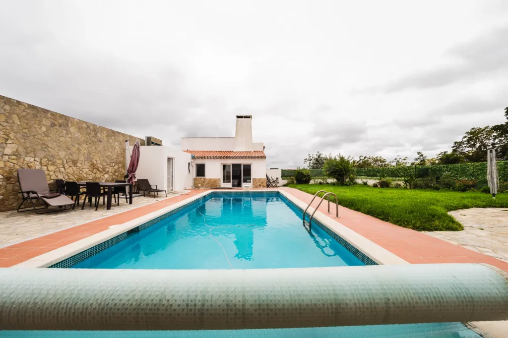 Moradia T3+2 com piscina e jardim a 8km de Caldas da Rainha