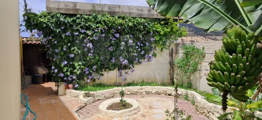 Moradia V2+1 isolada em Sítio das Lombas