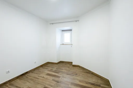 O Seu Refúgio Térreo T2 Remodelado: Conforto e Modernidade em Aljubarrota