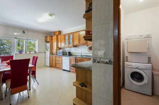 Apartamento T3 de excelência com Garagem e Terraço Privativo