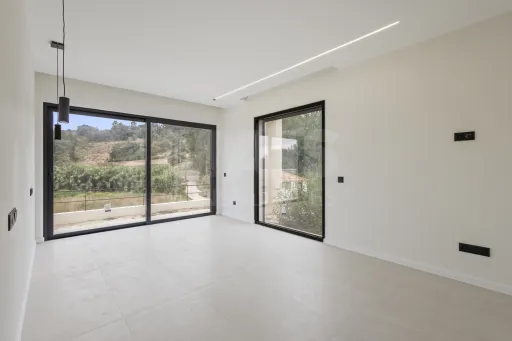 Moradia T3+1 NOVA com piscina em terreno de 2098m2