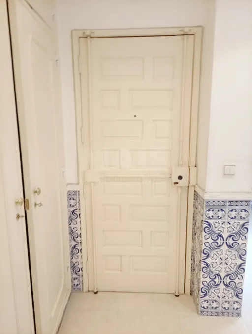 Apartamento com 4 assoalhadas e prédio com elevador
