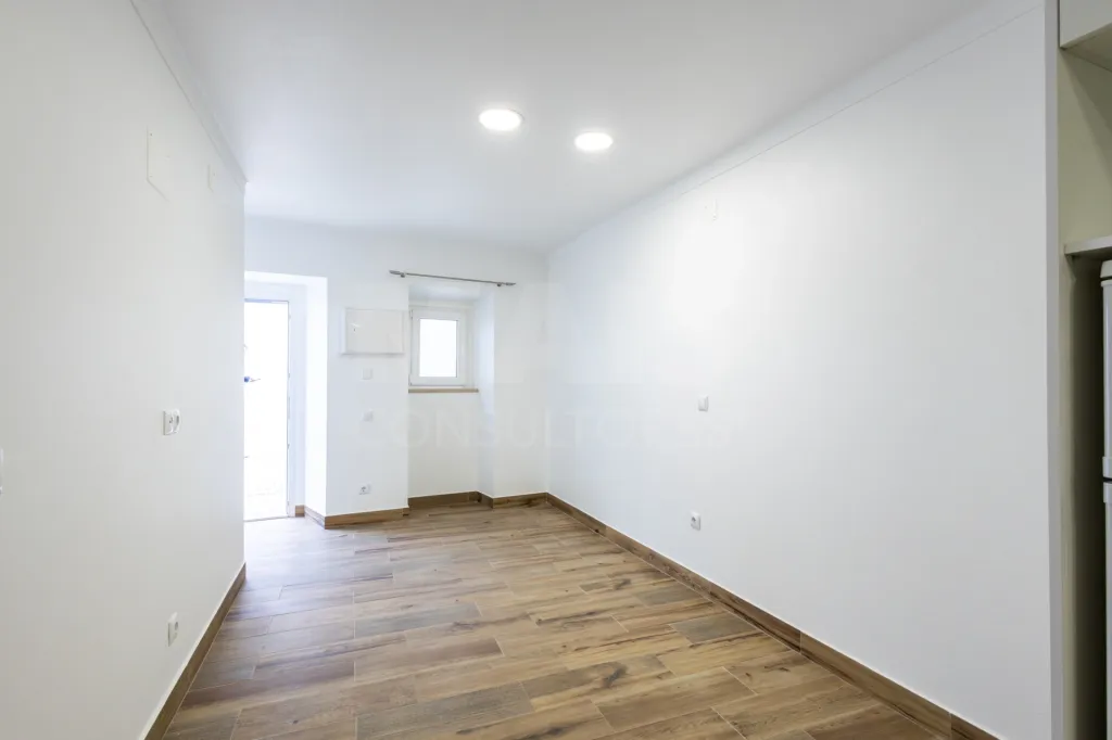 O Seu Refúgio Térreo T2 Remodelado: Conforto e Modernidade em Aljubarrota