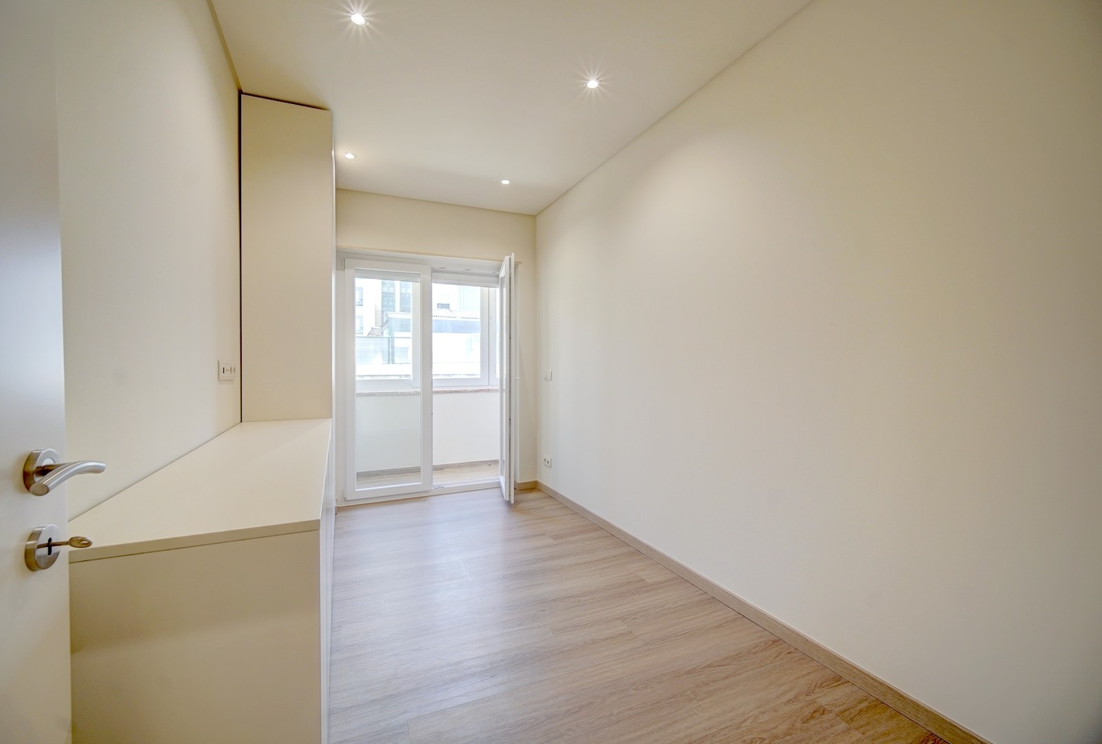 T4 em Queluz, TOTALMENTE Remodelado, com duas suítes