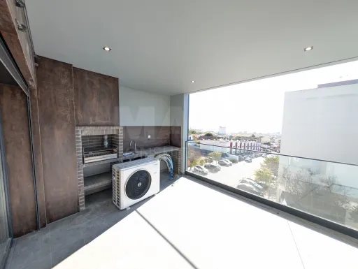 Urbanization Torres do Palácio, T2 with 45 m2 terrace and box