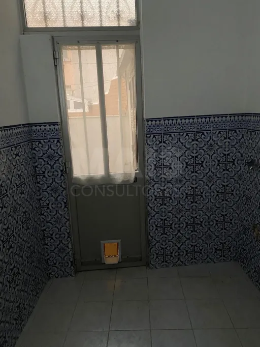 T2 c/ terraço (possibilidade de ser T3)