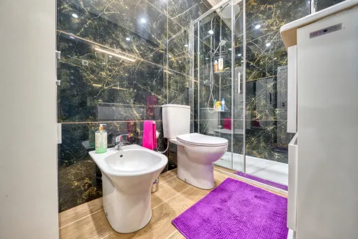 Viva com Espaço e Conforto: Moradia T4 com Anexo e Garagem em Coruche – Pronta a Habitar