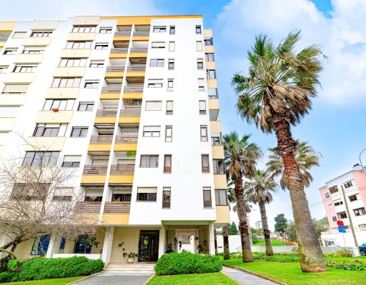 Apartamento T3 no Centro Carnaxide