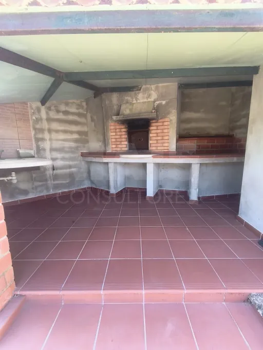 Propriedade com Piscina e Instalações Equestres – Um Refúgio Tranquilo com Potencial de Expansão