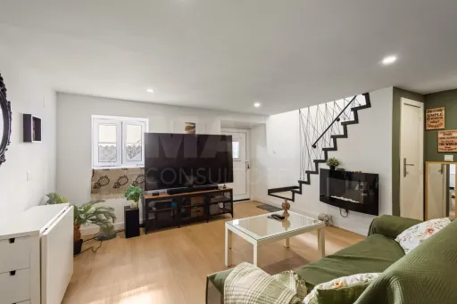 🏡 Encantadora Moradia Centenária T2 com Terraço