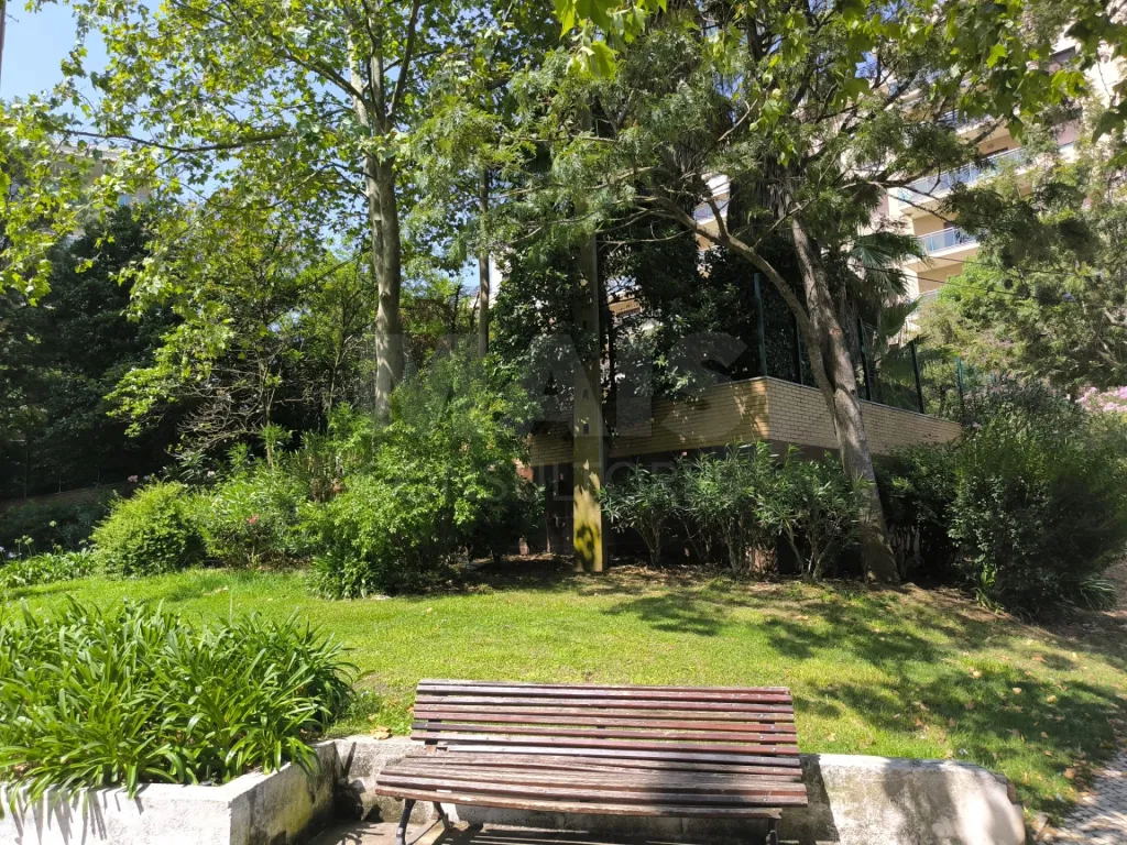 2-bedr. apartment with suite, very central in Odivelas