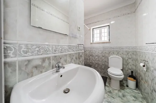 Moradia T4 em Olho Marinho | 260m² | Lote 734m²