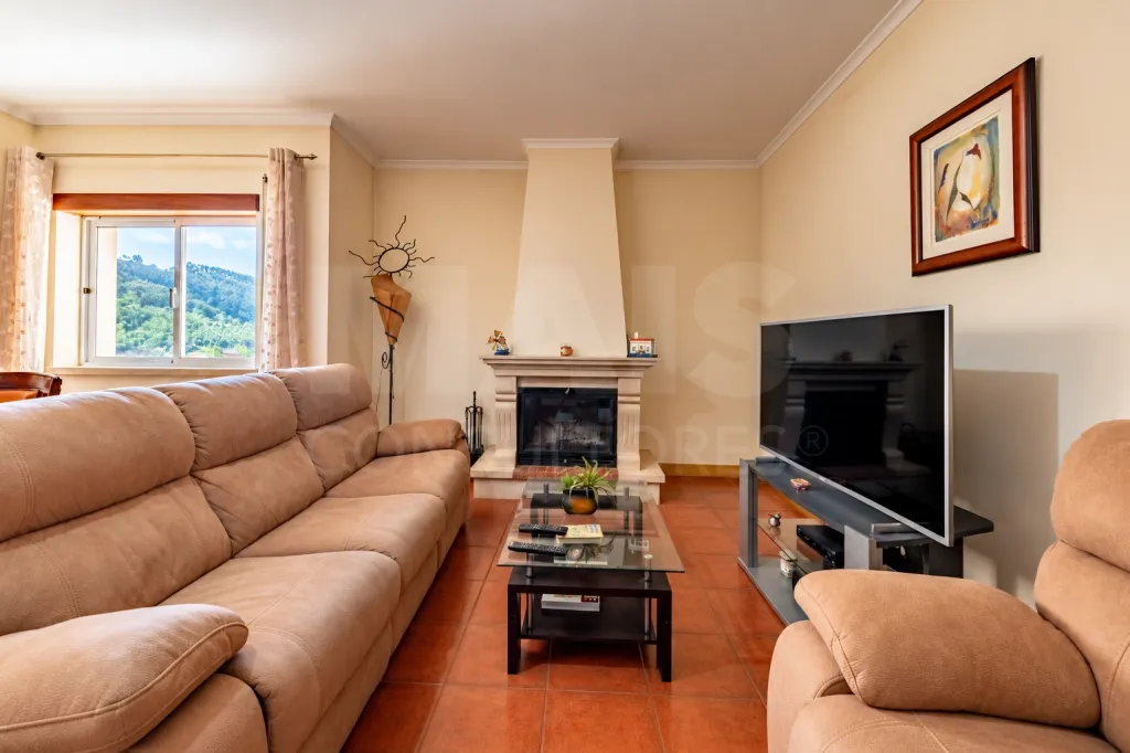3-bedroom apartment with an elevator and a parking space.