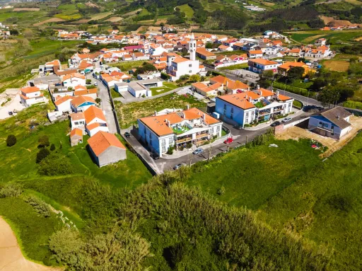 Viva entre o campo e o mar – T3 luminoso na Lourinhã