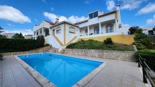Moradia com Piscina e Excelente Exposição Solar – Loubagueira, Maxial, Torres Vedras