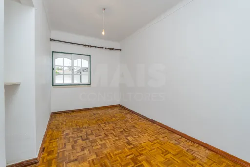 Moradia T3 com espaço exterior no centro de Salvaterra de Magos