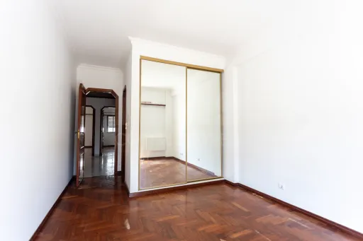 Apartamento T3 com parqueamento, arrecadação e varandas na Urbanização dos Pilares em Samora Correia.
