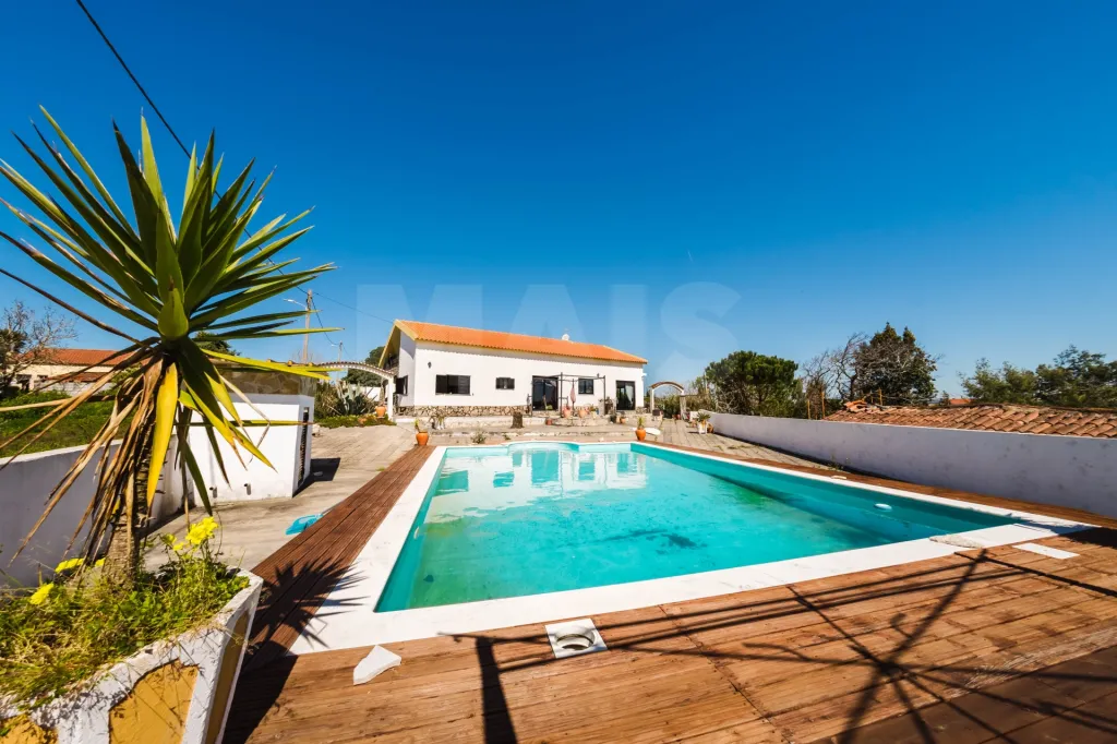 Propriedade com 7240m2 | Duas habitações | Piscina | Garagem | Anexos | Carvalhal, Bombarral