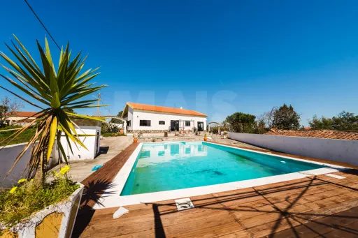 Propriedade com 7240m2 | Duas habitações | Piscina | Garagem | Anexos | Carvalhal, Bombarral
