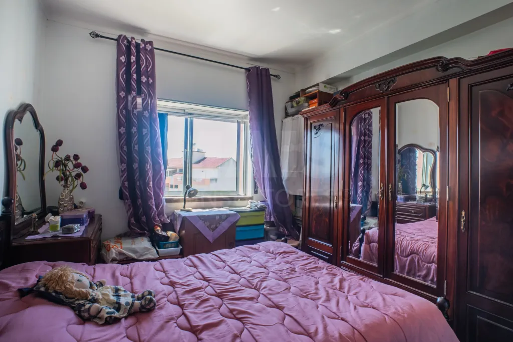 2-Bedroom Apartment in the Heart of Cadaval – Comfort, Location, and Potential!