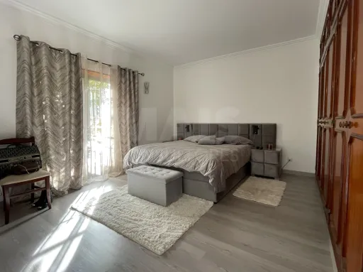 Moradia T4 em Alcabideche, Cascais – Conforto, Sustentabilidade e Espaço